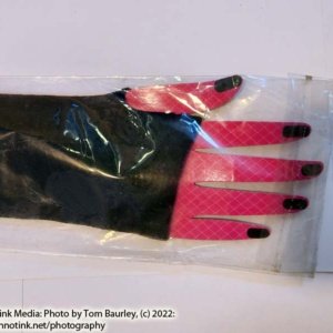 Long black fashion arm gloves, fingerless - 1 pair - Image 5