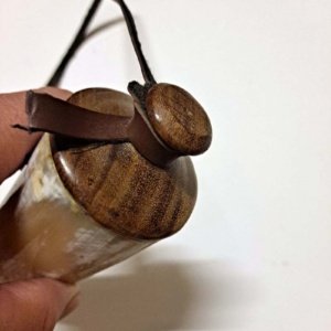 Medium Straight White/Tan/Brown Powder Horn - Image 6