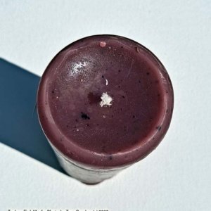 Small purple pillar candle with lavender scent - Image 2