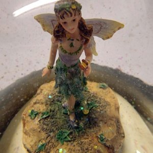 Faerie Glen Fernwhisper's Realm Globe Figurine (Dust particles) - Image 4