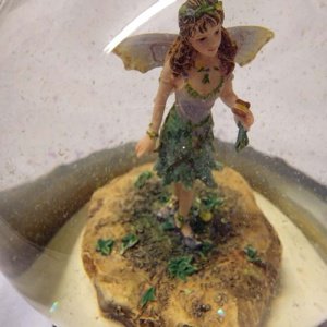 Faerie Glen Fernwhisper's Realm Globe Figurine (Dust particles) - Image 5