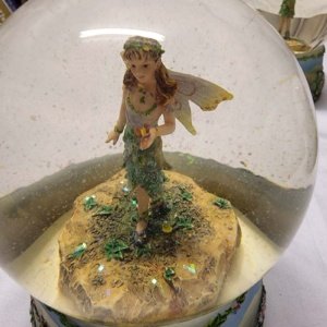 Faerie Glen Fernwhisper's Realm Globe Figurine (Dust particles) - Image 6