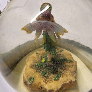 Faerie Glen Fernwhisper's Realm Globe Figurine (Dust particles) - Image 7