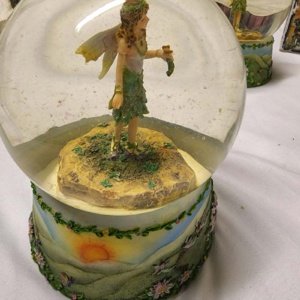 Faerie Glen Fernwhisper's Realm Globe Figurine (Dust particles) - Image 11