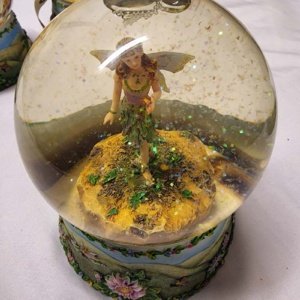 Faerie Glen Fernwhisper's Realm Globe Figurine (Dust particles) - Image 13