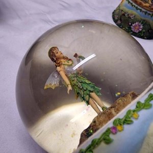 Faerie Glen Fernwhisper's Realm Globe Figurine (Dust particles) - Image 15