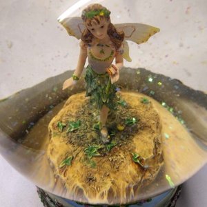 Faerie Glen Fernwhisper's Realm Globe Figurine (Dust particles) - Image 17