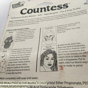 Fun World Countess Makeup Kit - Image 6