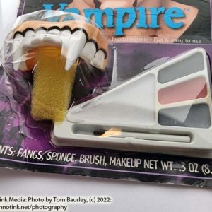 Fun World Vampire Makeup Kit - Image 3