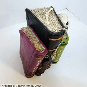Ceramic or plaster Halloween Bookend of Witchy books - Image 4