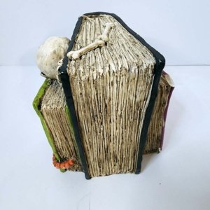 Ceramic or plaster Halloween Bookend of Witchy books - Image 6