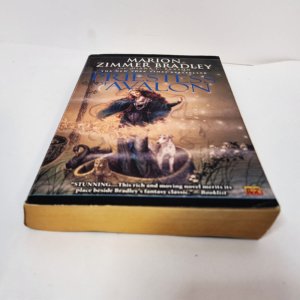 The Priestess of Avalon by Marion Zimmer Bradley (Paperback 2008 - USED VERY GOOD) - Image 3