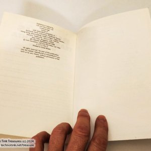 Beginner's Irish Dictionary by Helen Davies et al - Image 8