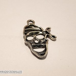 Hollow Silver Pewter Pirate Skull Pendant - Image 7