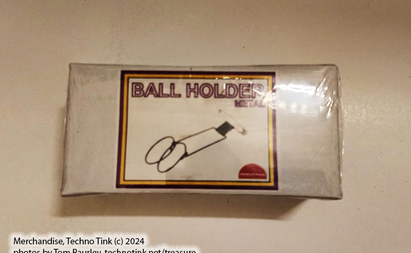 Ball Holder (Metal) by Premium Magic - Image 4